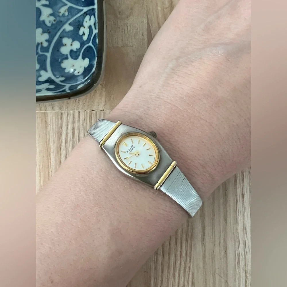 Vintage Bulova ladies silver tone classic watch NEW BATTERY